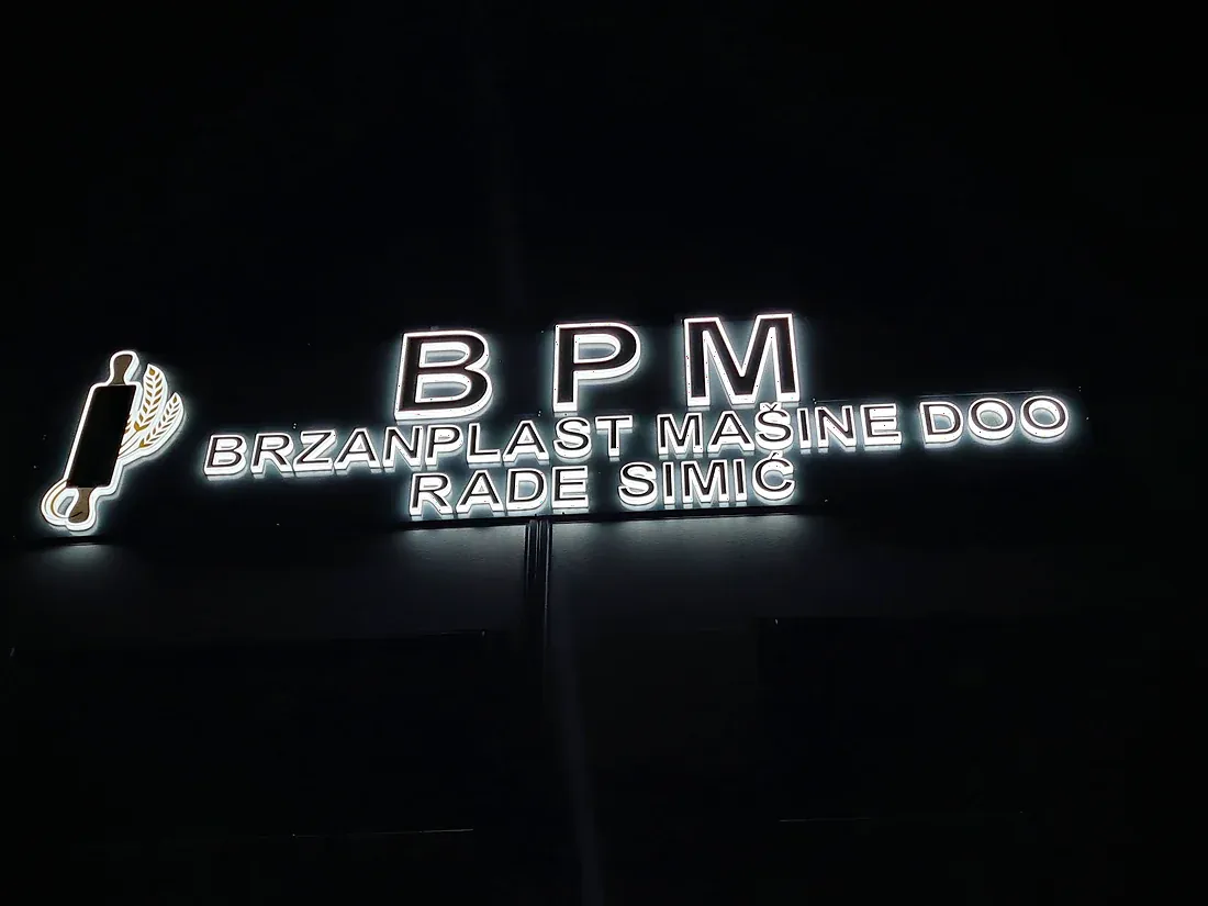 3D svetleća slova - BPM Breakfast Pizza & BBQ