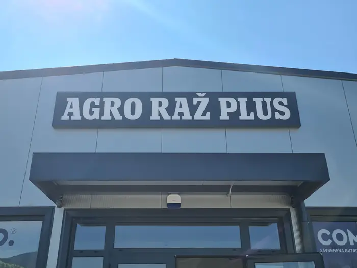 3D slova Agro Raž Plus na fasadi