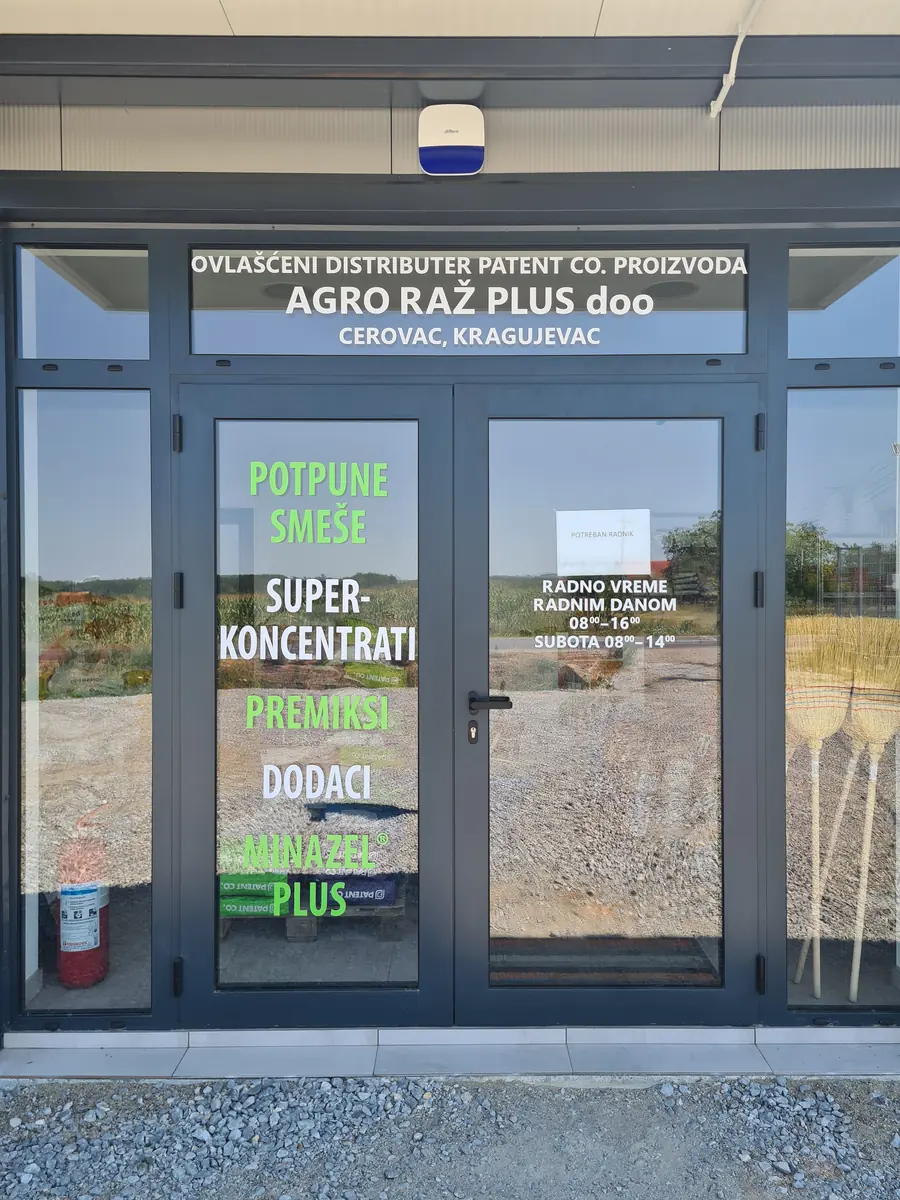 Izlog Agro Raž Plus brendiran folijom