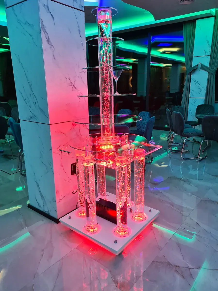 Svetleći bar sa fontanom za šampanjac