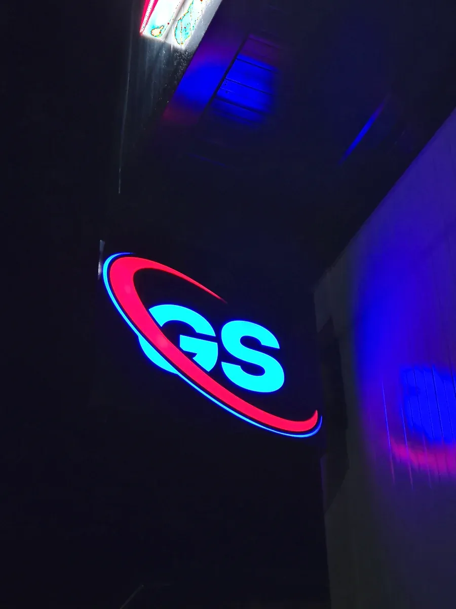 Svetleći logo GS na alubondu