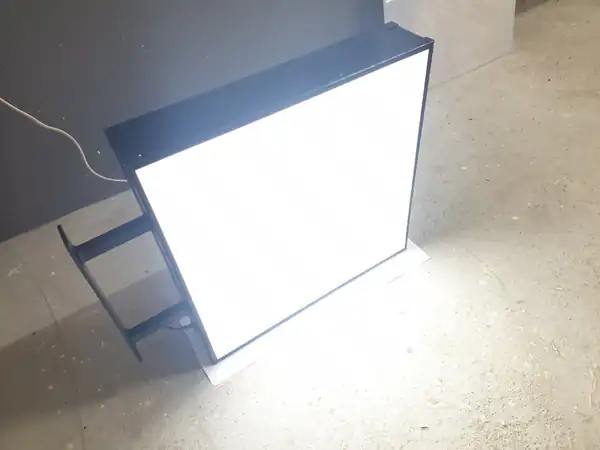 Dvostrana light box reklama
