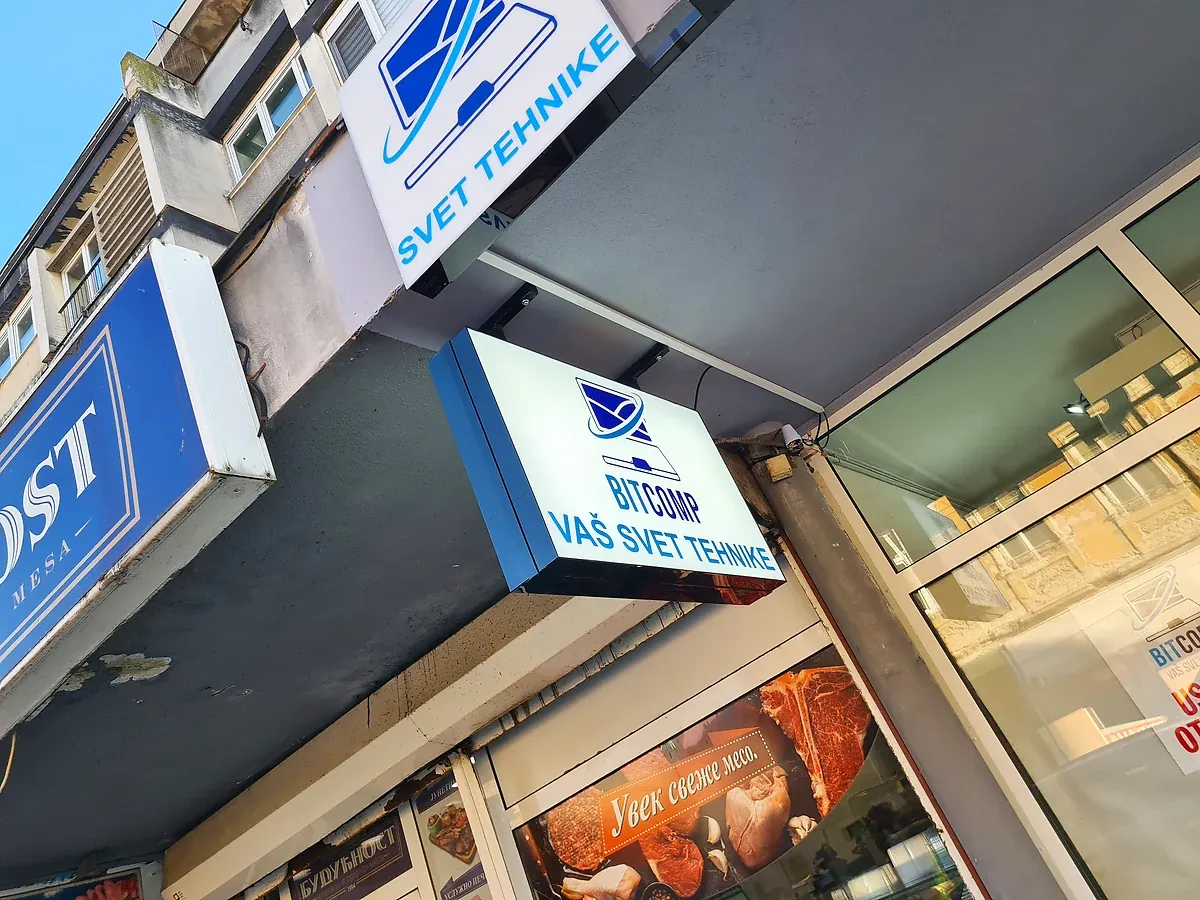 Light box reklama na fasadi
