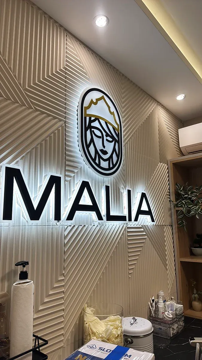 MALIA logo sa pozadinskim osvetljenjem