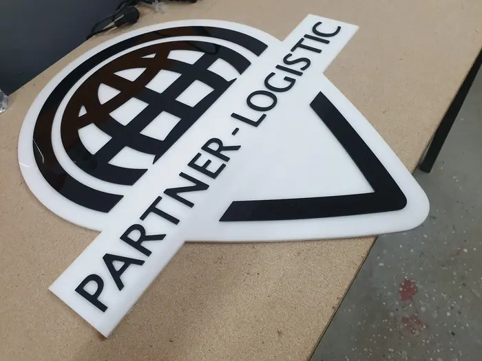 Logo Partner-Logistic izrađen od klirita