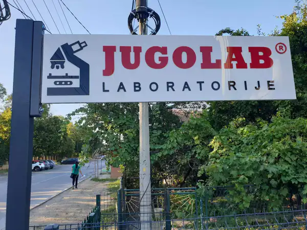 Reklamna tabla od klirita - primer