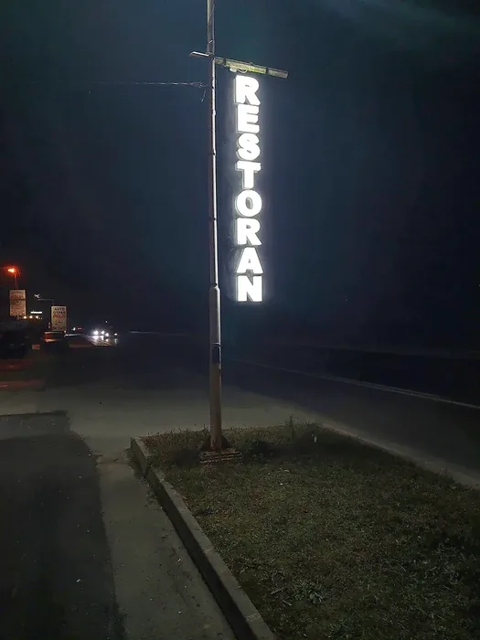 Svetleći totem sa 3D slovima - Restoran