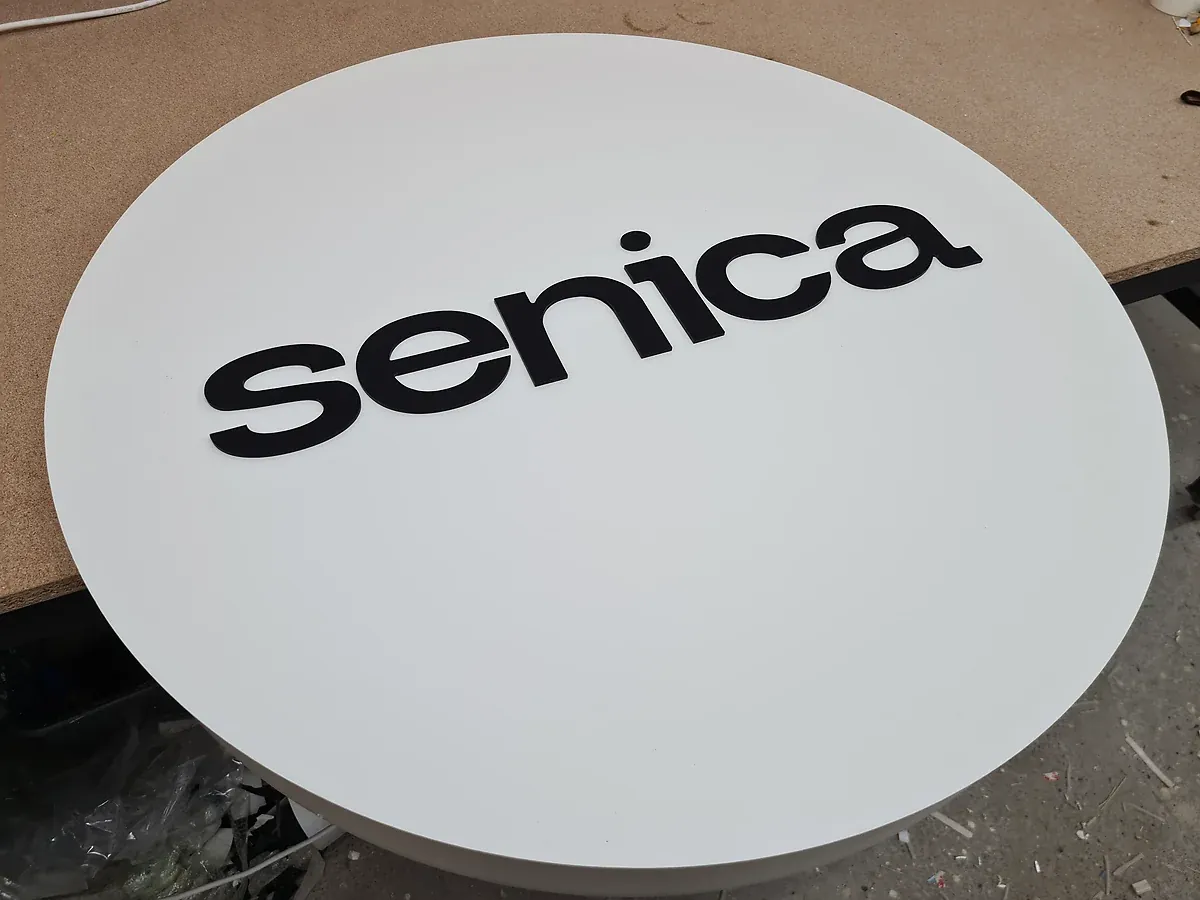 Light box senica upaljen