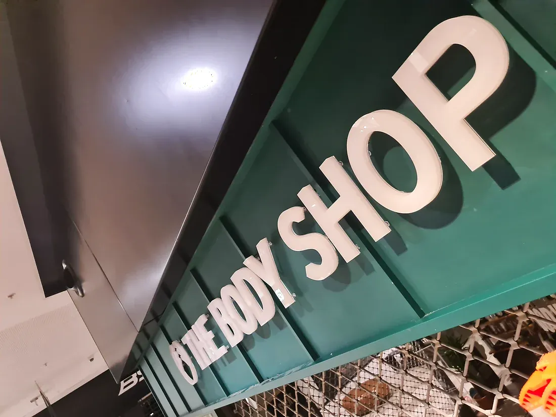 Svetleća 3D slova, detalj - The Body Shop